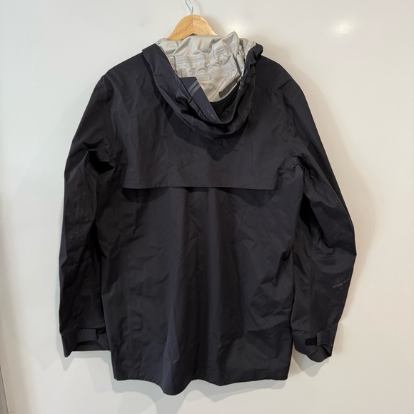 Canada Goose - Wascana Shell Hooded Rain Jacket - Black - Picture 10 of 16